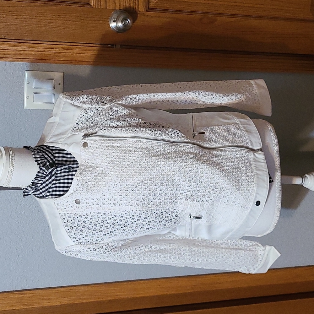 Eyelet jacket,  sz M, white